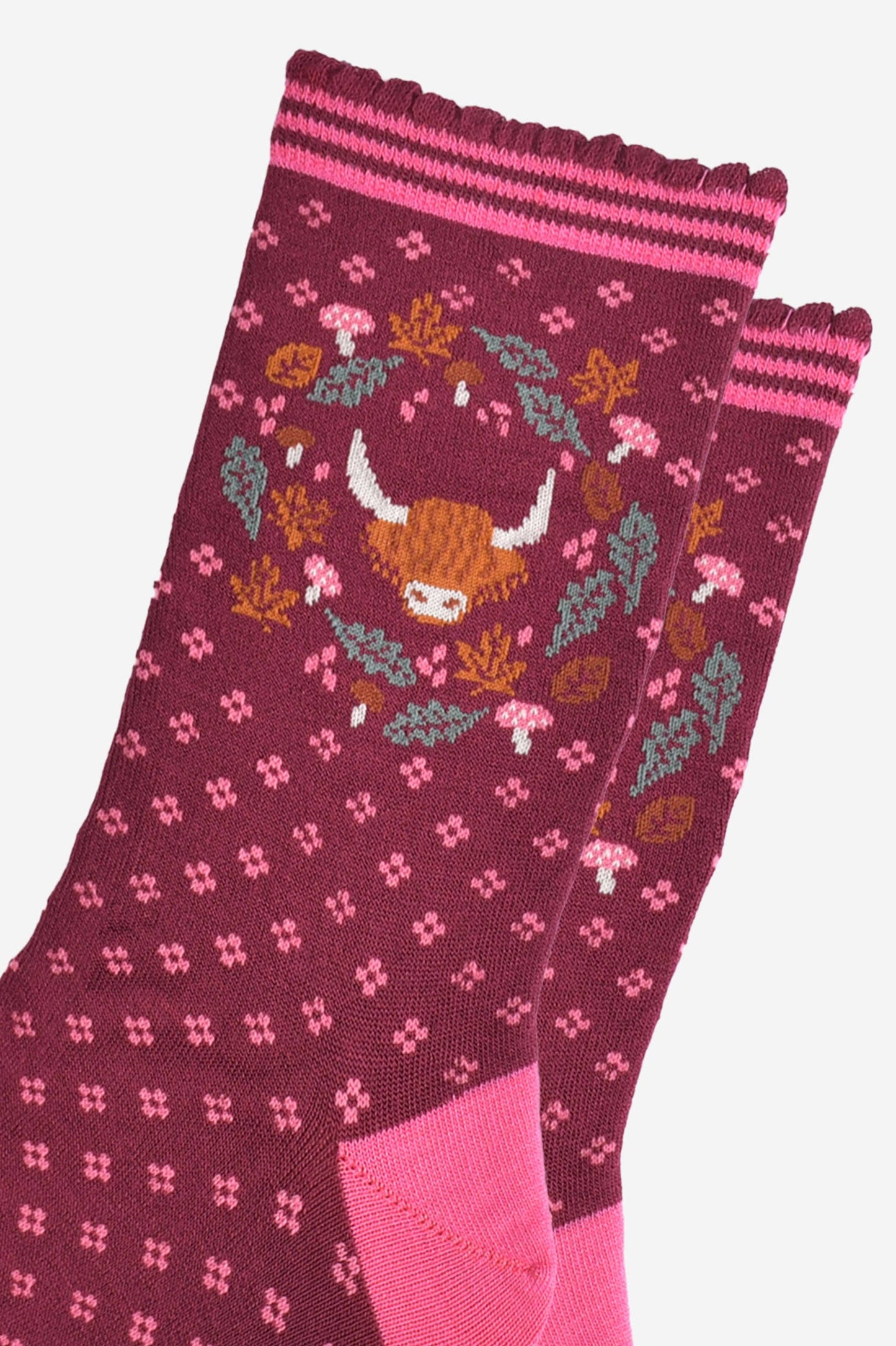 Women's Burgundy/Pink Highland Cow Wreath Bamboo Socks