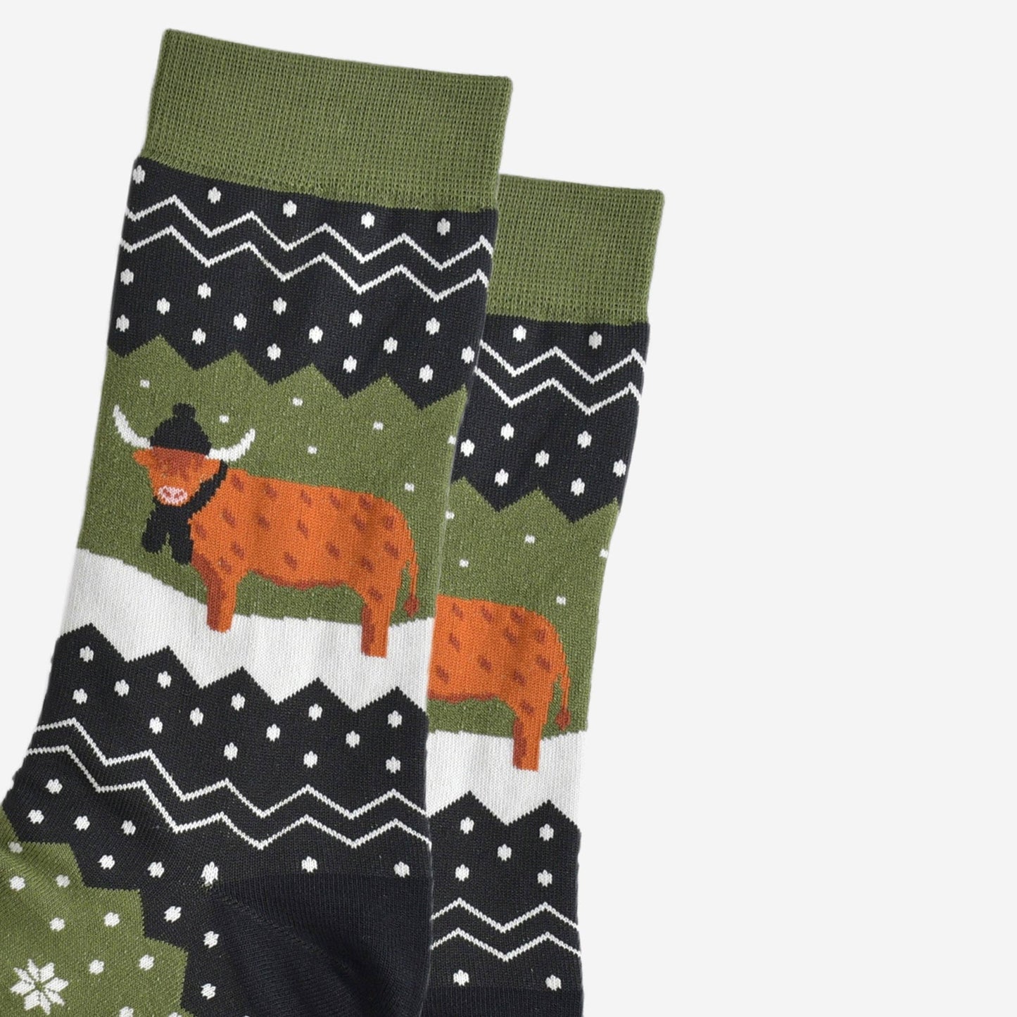 Men's Green/Black Winter Highland Cow Bamboo Socks