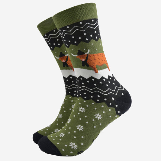 Men's Green/Black Winter Highland Cow Bamboo Socks